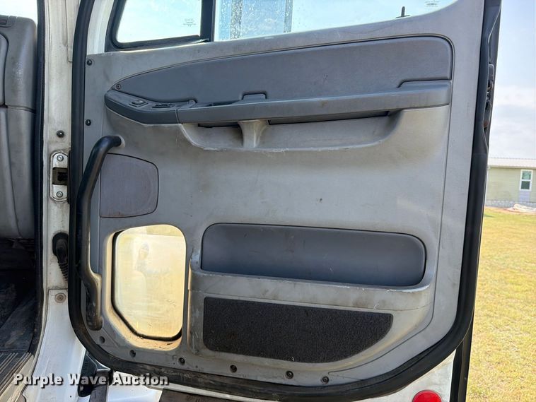 image for item FK5258 2007 Freightliner Columbia semi truck
