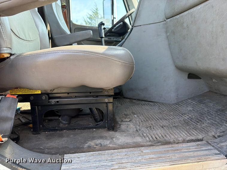 image for item FK5258 2007 Freightliner Columbia semi truck