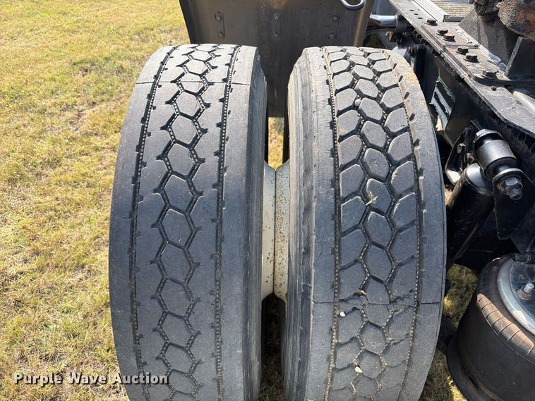 image for item FK5258 2007 Freightliner Columbia semi truck