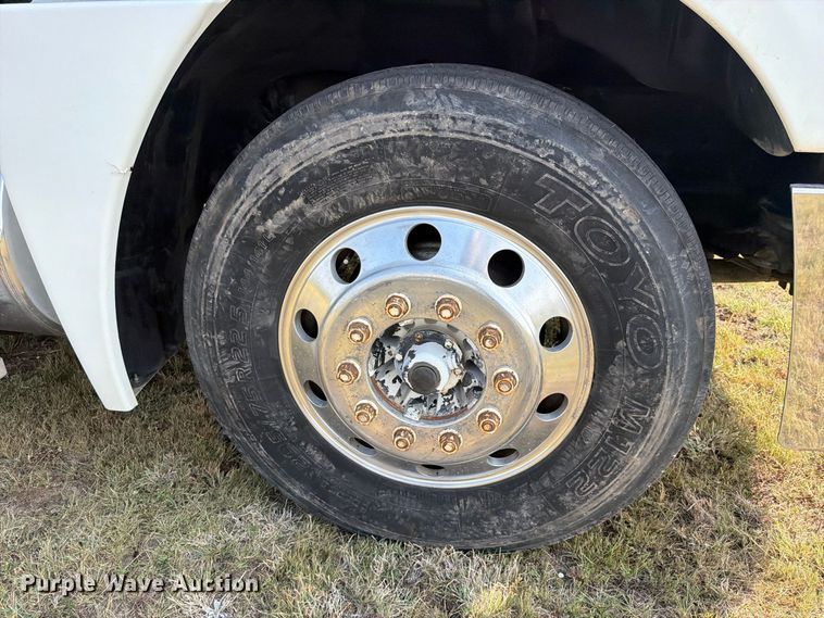 image for item FK5258 2007 Freightliner Columbia semi truck
