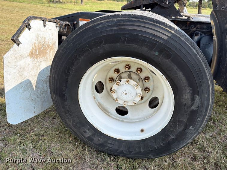 image for item FK5258 2007 Freightliner Columbia semi truck
