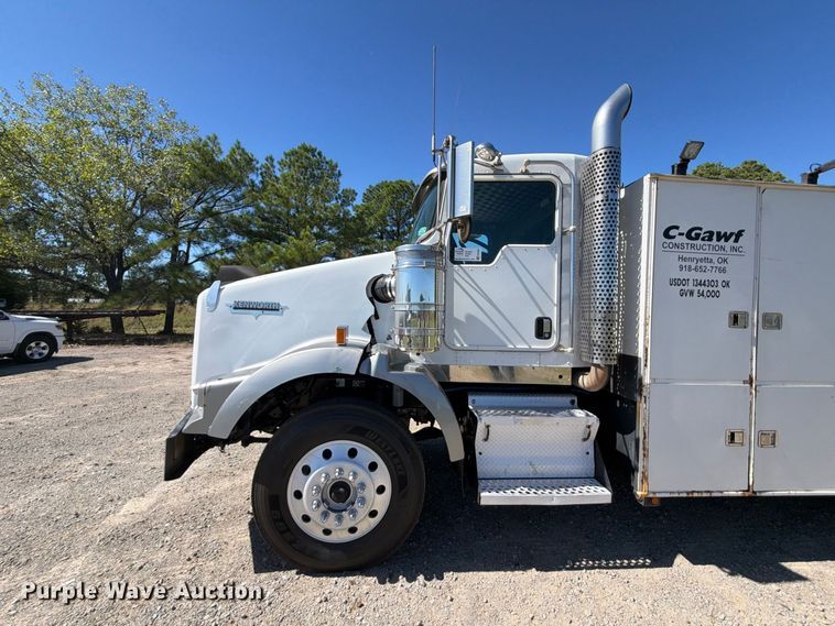 image for item FK5281 2009 Kenworth T800 utility / service truck