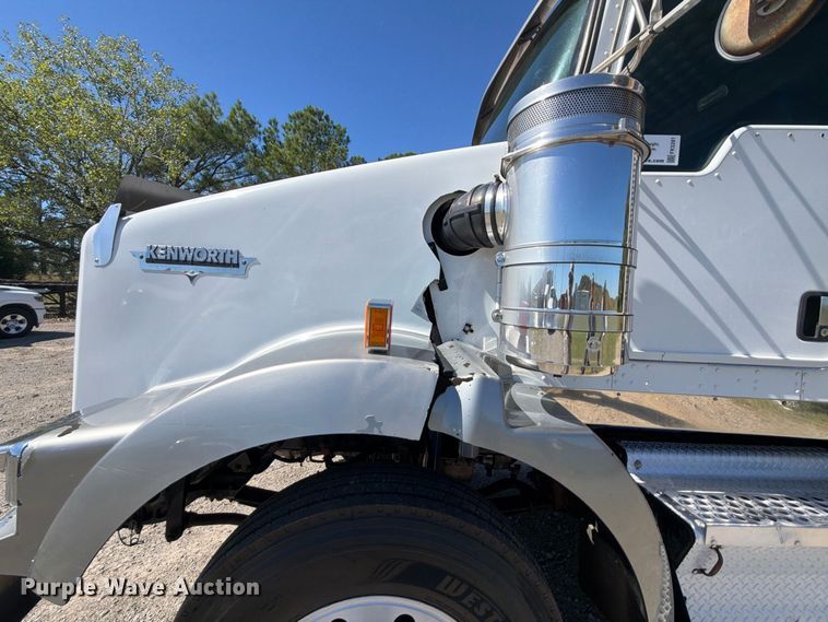 image for item FK5281 2009 Kenworth T800 utility / service truck