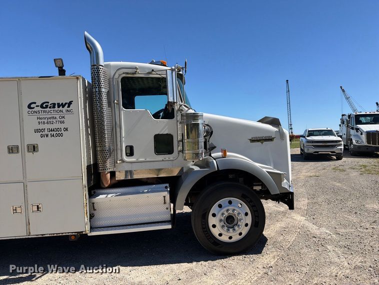 image for item FK5281 2009 Kenworth T800 utility / service truck