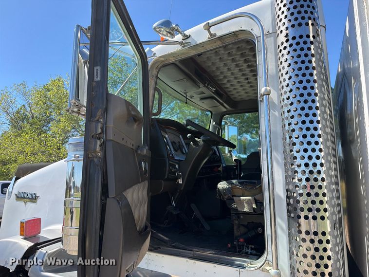 image for item FK5281 2009 Kenworth T800 utility / service truck