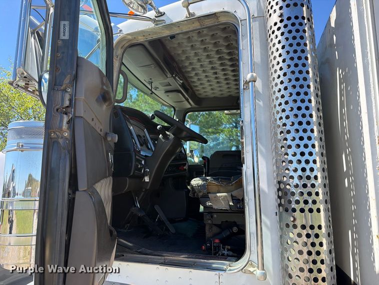 image for item FK5281 2009 Kenworth T800 utility / service truck