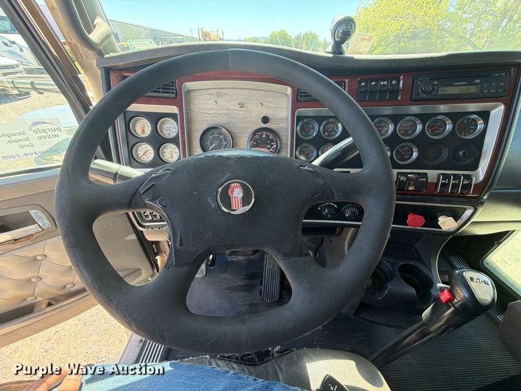 image for item FK5281 2009 Kenworth T800 utility / service truck