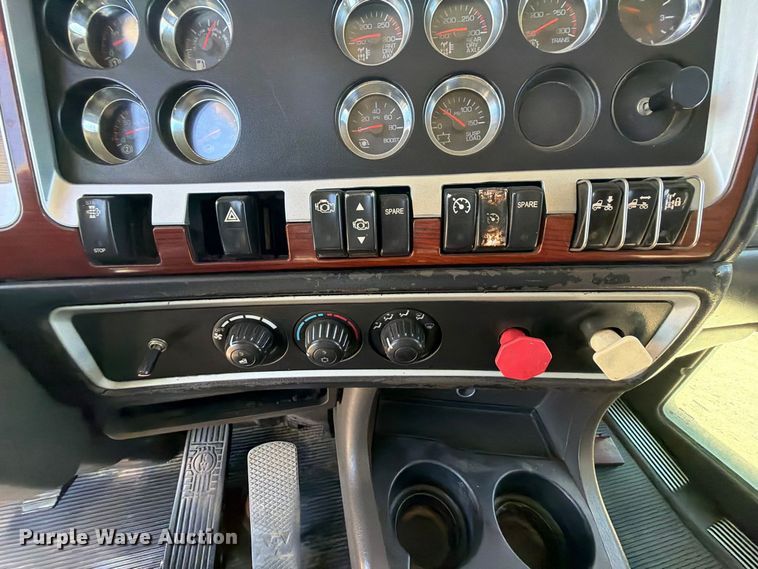 image for item FK5281 2009 Kenworth T800 utility / service truck