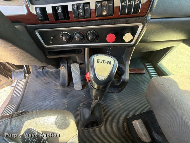 image for item FK5281 2009 Kenworth T800 utility / service truck