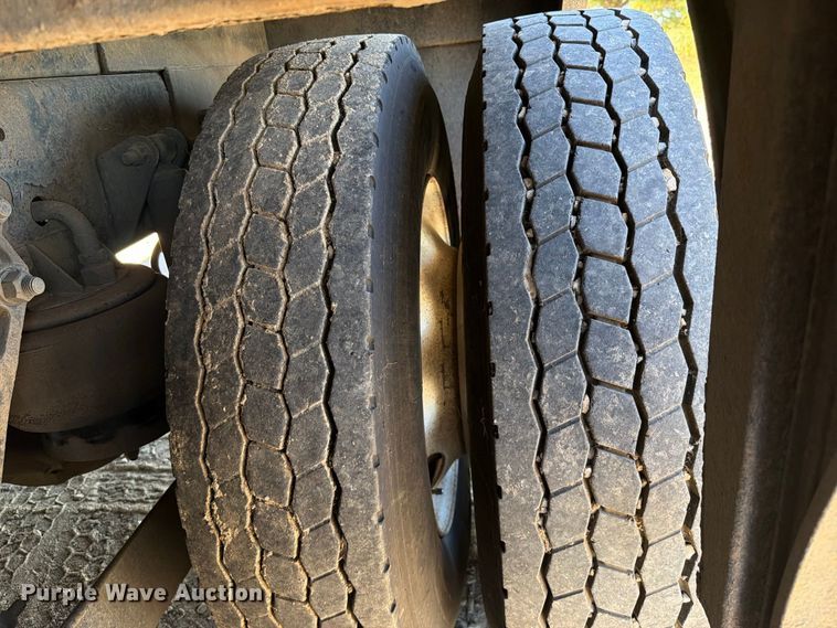 image for item FK5281 2009 Kenworth T800 utility / service truck