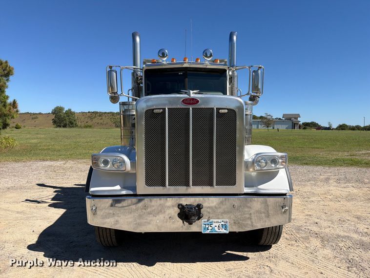 image for item FK5282 2018 Peterbilt 389 semi truck