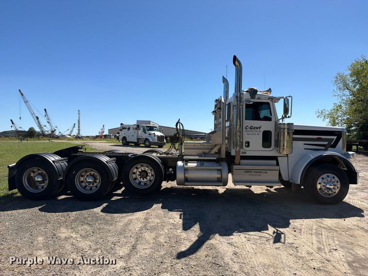 image for item FK5282 2018 Peterbilt 389 semi truck