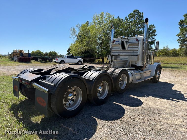 image for item FK5282 2018 Peterbilt 389 semi truck