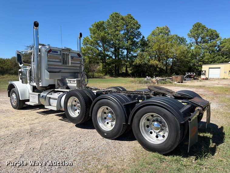 image for item FK5282 2018 Peterbilt 389 semi truck
