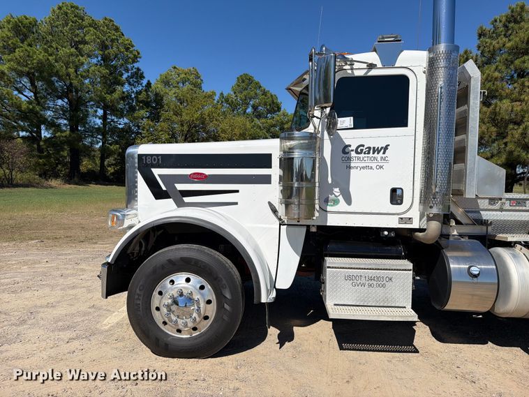 image for item FK5282 2018 Peterbilt 389 semi truck