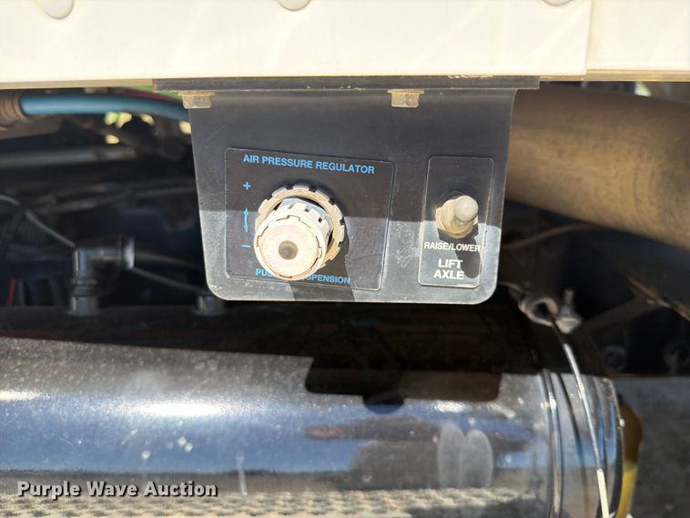 image for item FK5282 2018 Peterbilt 389 semi truck