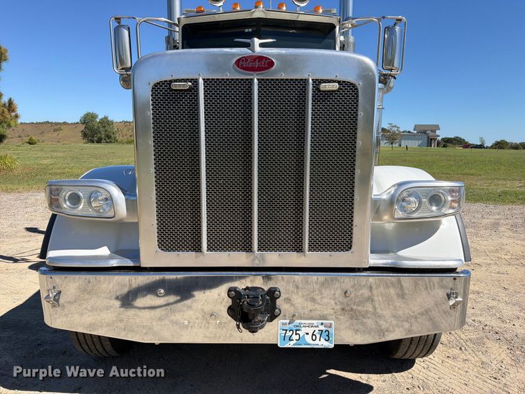 image for item FK5282 2018 Peterbilt 389 semi truck