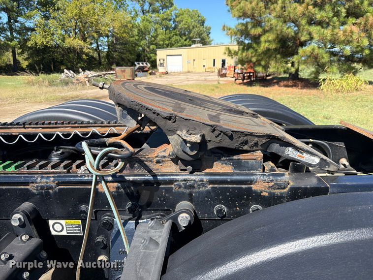 image for item FK5282 2018 Peterbilt 389 semi truck