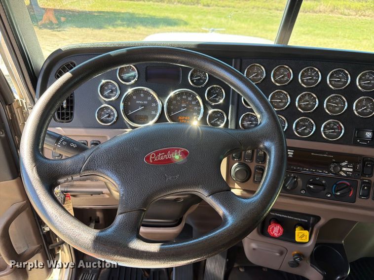 image for item FK5282 2018 Peterbilt 389 semi truck