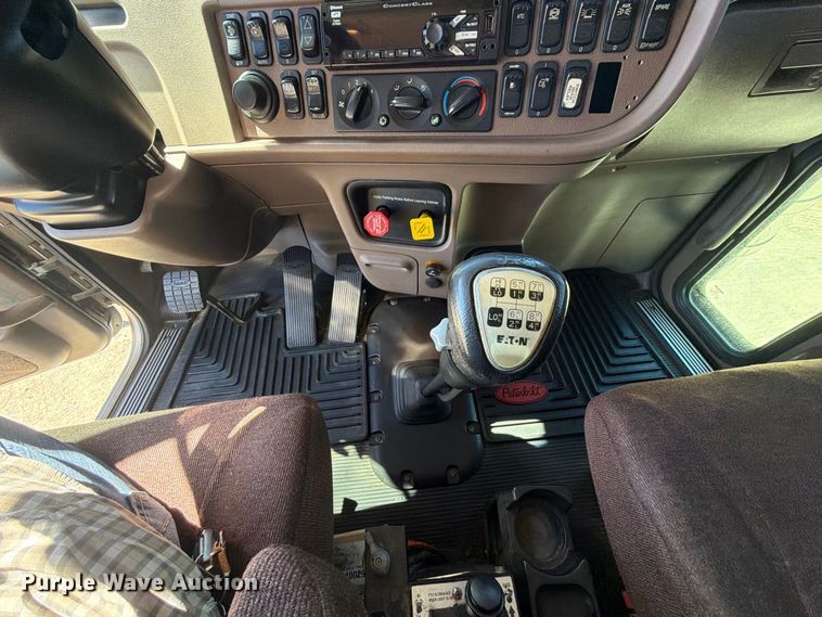 image for item FK5282 2018 Peterbilt 389 semi truck
