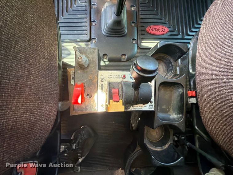 image for item FK5282 2018 Peterbilt 389 semi truck