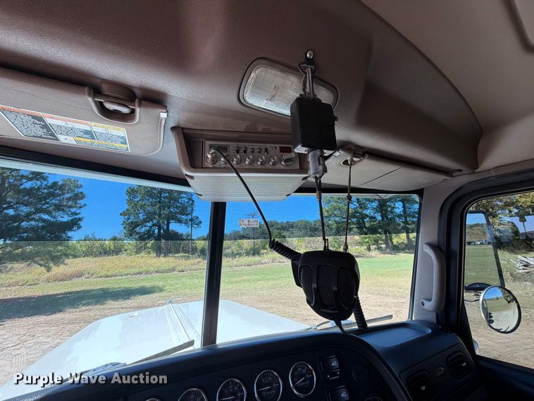 image for item FK5282 2018 Peterbilt 389 semi truck