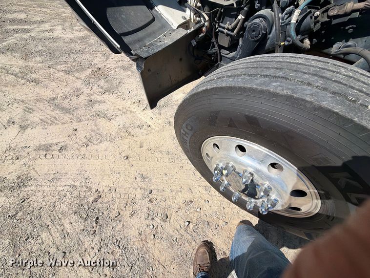 image for item FK5282 2018 Peterbilt 389 semi truck