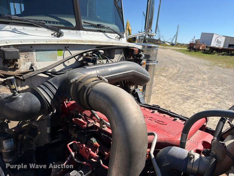 image for item FK5282 2018 Peterbilt 389 semi truck