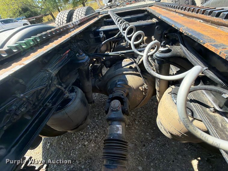 image for item FK5282 2018 Peterbilt 389 semi truck
