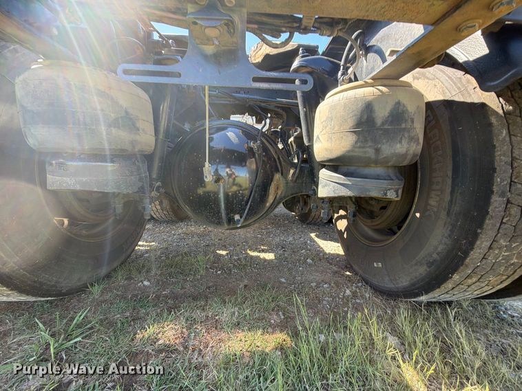 image for item FK5282 2018 Peterbilt 389 semi truck