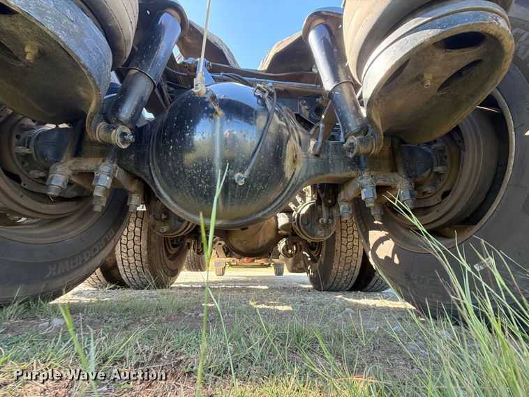 image for item FK5282 2018 Peterbilt 389 semi truck