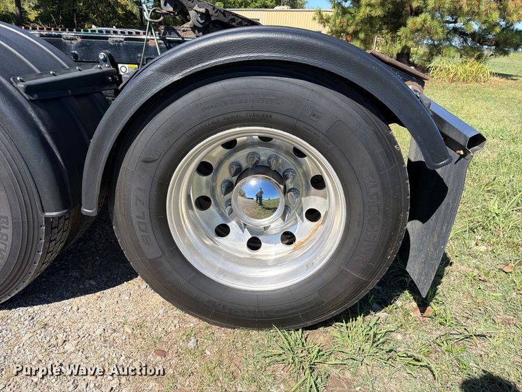 image for item FK5282 2018 Peterbilt 389 semi truck