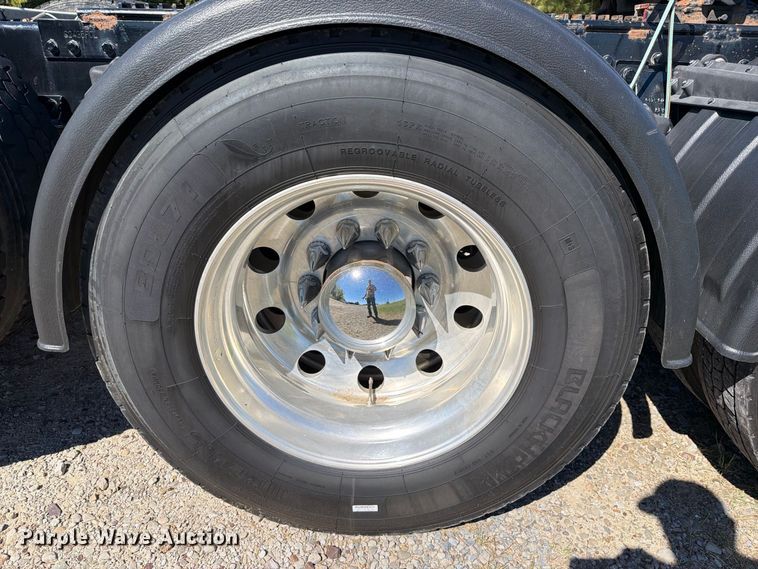 image for item FK5282 2018 Peterbilt 389 semi truck