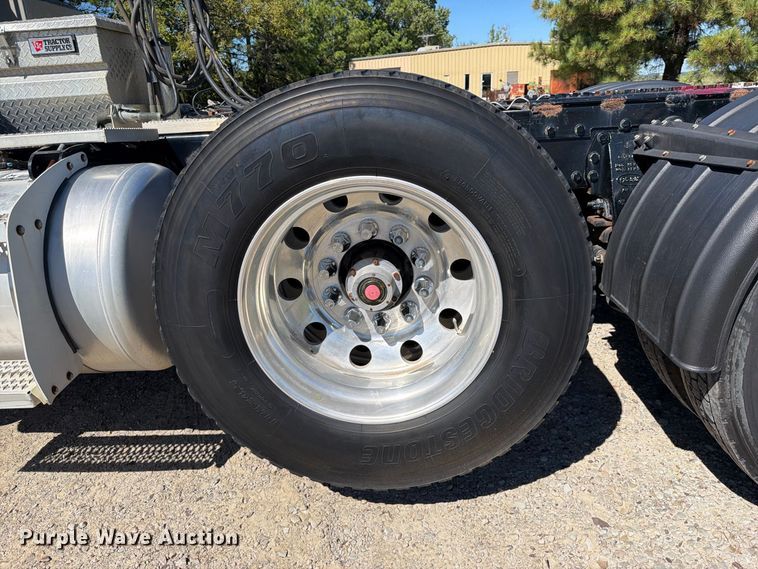 image for item FK5282 2018 Peterbilt 389 semi truck