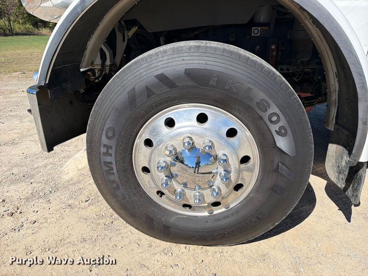 image for item FK5282 2018 Peterbilt 389 semi truck