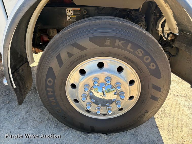 image for item FK5282 2018 Peterbilt 389 semi truck