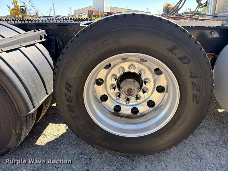 image for item FK5282 2018 Peterbilt 389 semi truck