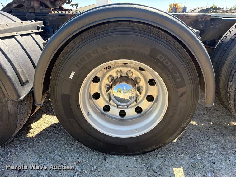 image for item FK5282 2018 Peterbilt 389 semi truck
