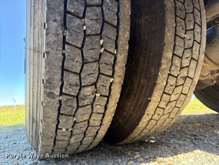 image for item FK5282 2018 Peterbilt 389 semi truck