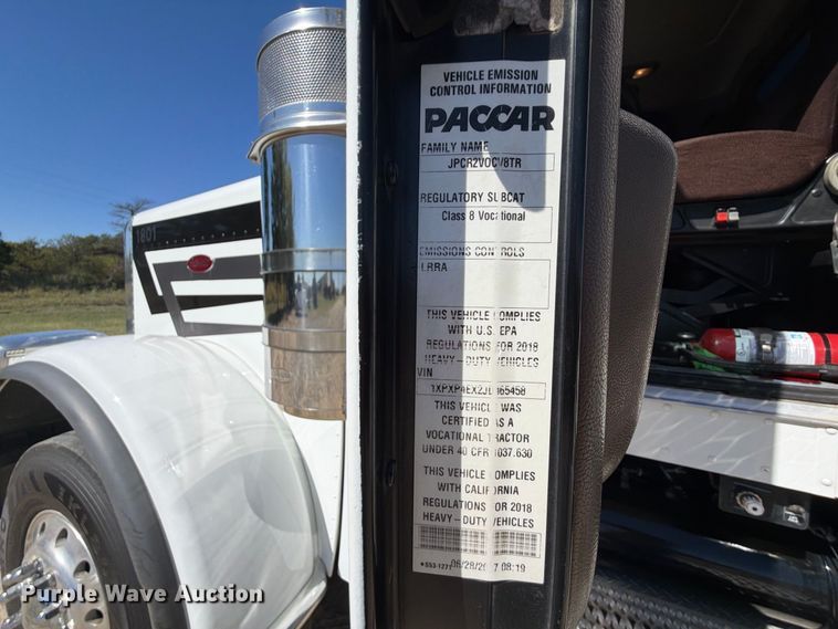 image for item FK5282 2018 Peterbilt 389 semi truck