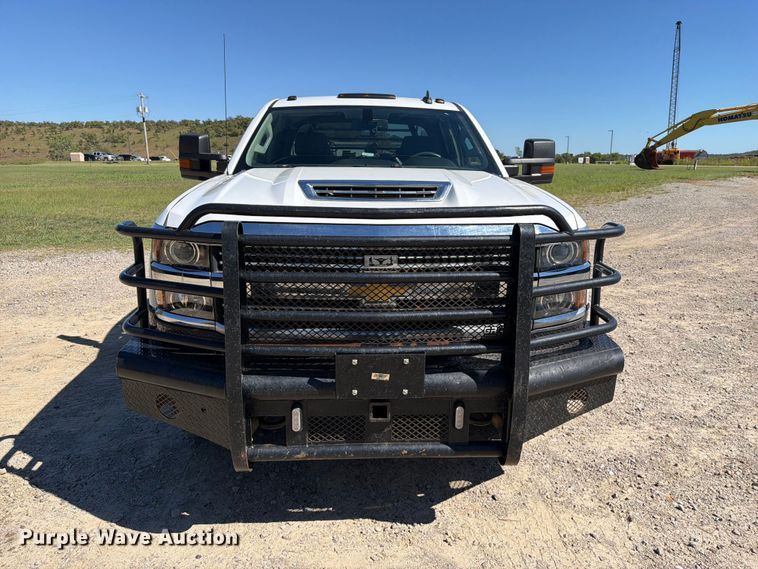 image for item FK5285 2018 Chevrolet Silverado 3500HD Crew Cab bale bed pickup truck