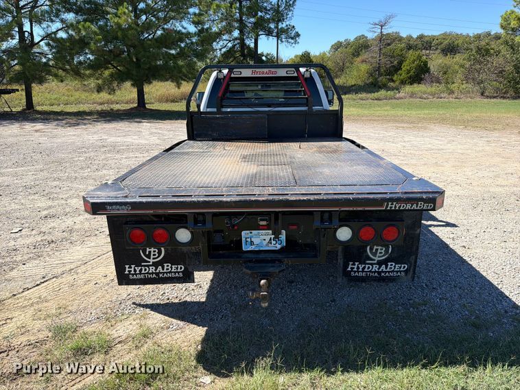 image for item FK5285 2018 Chevrolet Silverado 3500HD Crew Cab bale bed pickup truck