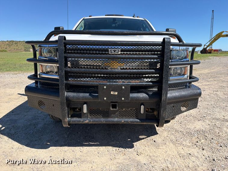 image for item FK5285 2018 Chevrolet Silverado 3500HD Crew Cab bale bed pickup truck