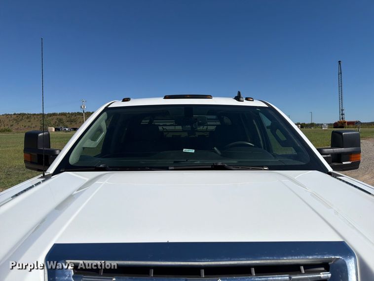 image for item FK5285 2018 Chevrolet Silverado 3500HD Crew Cab bale bed pickup truck