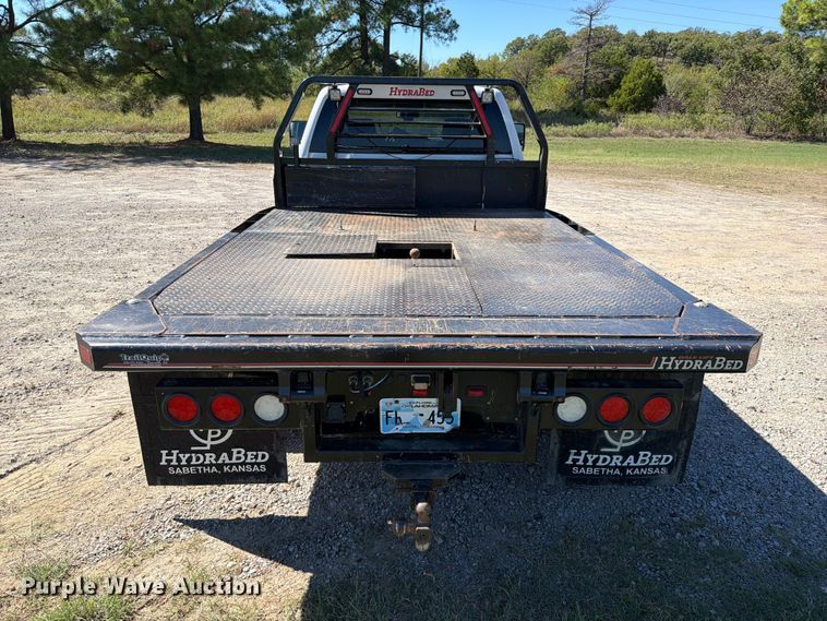 image for item FK5285 2018 Chevrolet Silverado 3500HD Crew Cab bale bed pickup truck