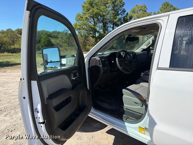 image for item FK5285 2018 Chevrolet Silverado 3500HD Crew Cab bale bed pickup truck
