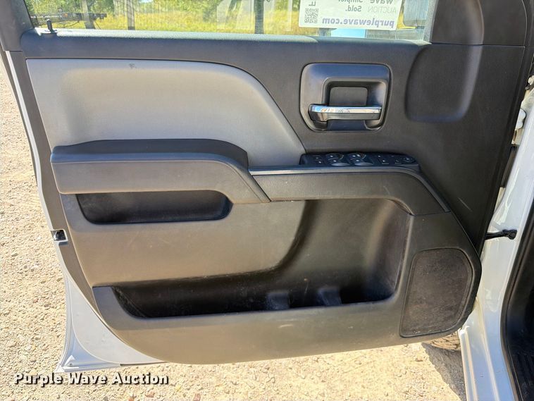 image for item FK5285 2018 Chevrolet Silverado 3500HD Crew Cab bale bed pickup truck
