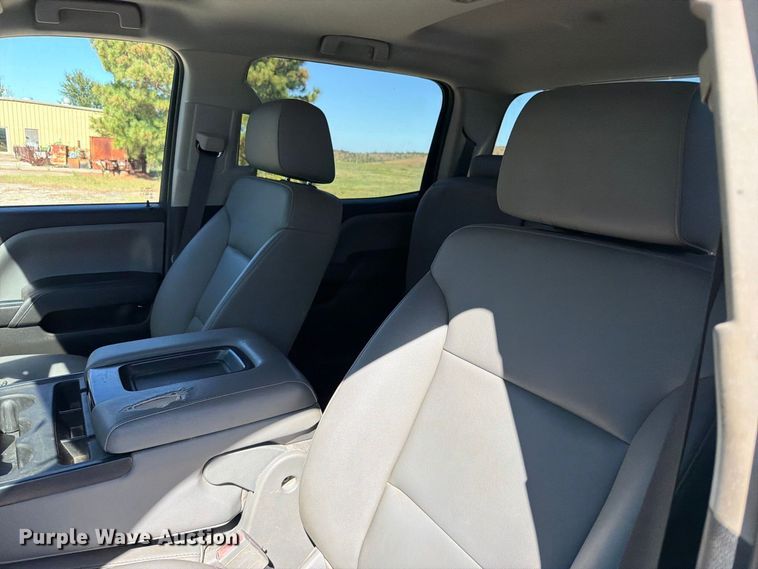 image for item FK5285 2018 Chevrolet Silverado 3500HD Crew Cab bale bed pickup truck