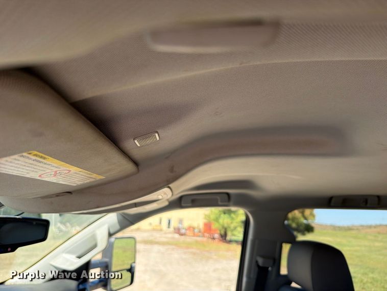 image for item FK5285 2018 Chevrolet Silverado 3500HD Crew Cab bale bed pickup truck