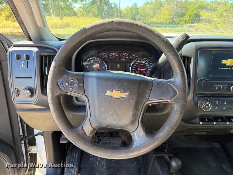 image for item FK5285 2018 Chevrolet Silverado 3500HD Crew Cab bale bed pickup truck